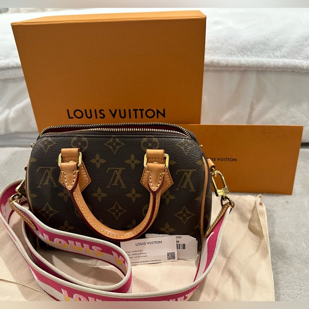 Authentic gorgeous Louis Vuitton Speedy Bandouliere 20